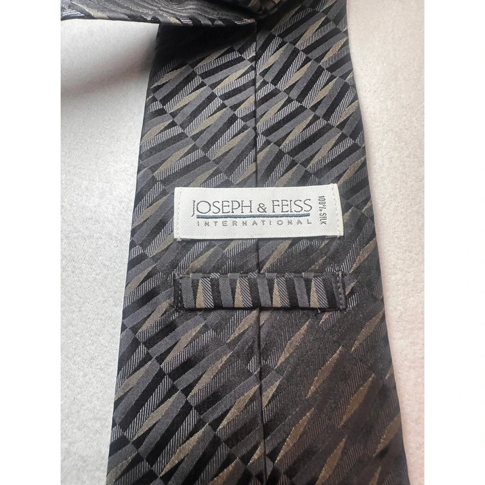 Joseph & Feiss Mens Silk Necktie Black Grey Gold Geometric‎ Striped RN 22356
